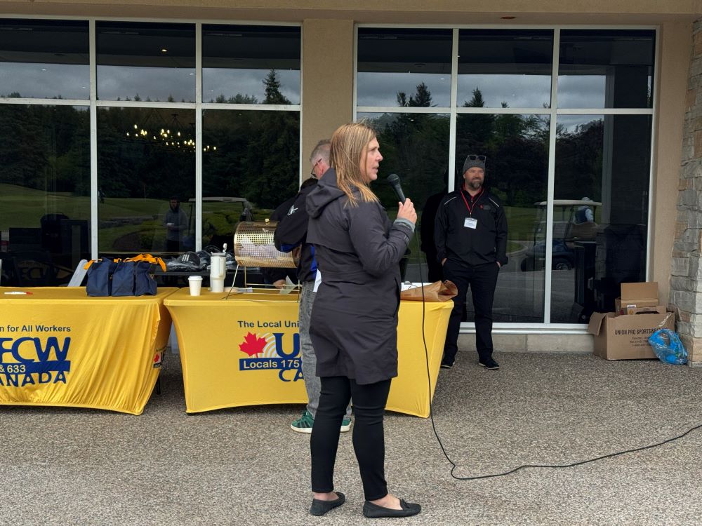 President Kelly Tosato thanks the participants and hands out raffle prizes during the Locals annual golf tournament 2025.