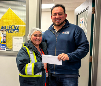 Leonor receives a cheque from a Union Representative for the 2025 Outstanding Member Achievement Awards