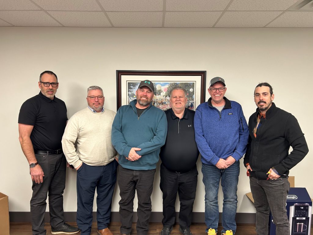 Pepsi Sudbury Negotiations Committee Stand inline for a group photo.
