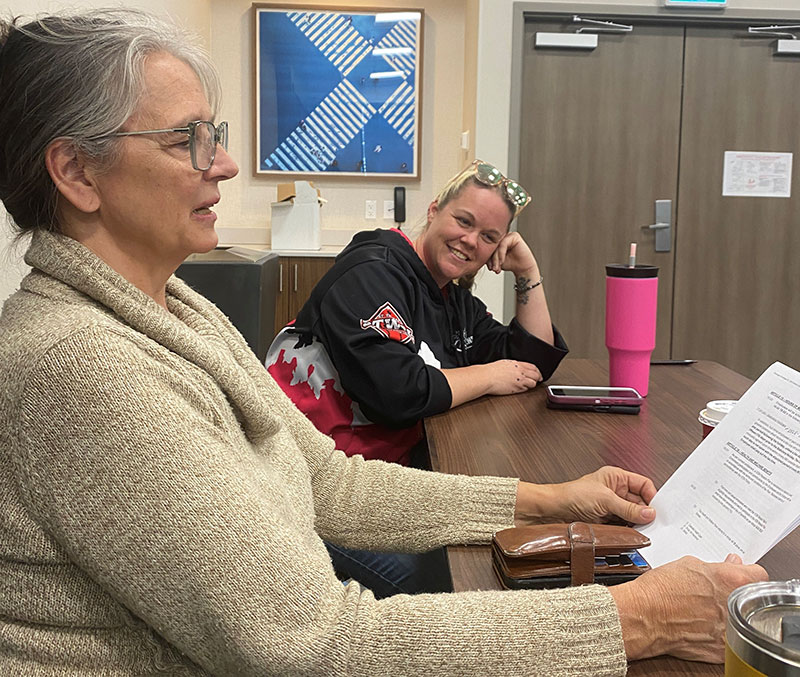 Victorian Order of Nurses negotiating committee reviews proposed changes to the collective agreement